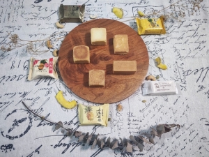 pineapple cakes, taste test